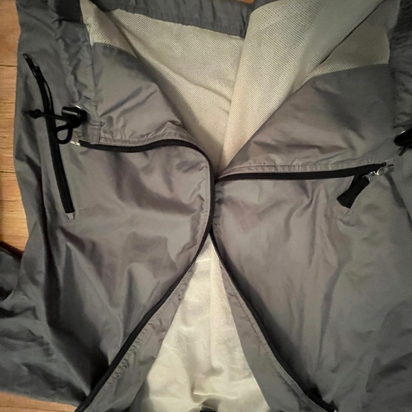 Women’s gap wind breaker size small in great condition - Picture 3 of 4